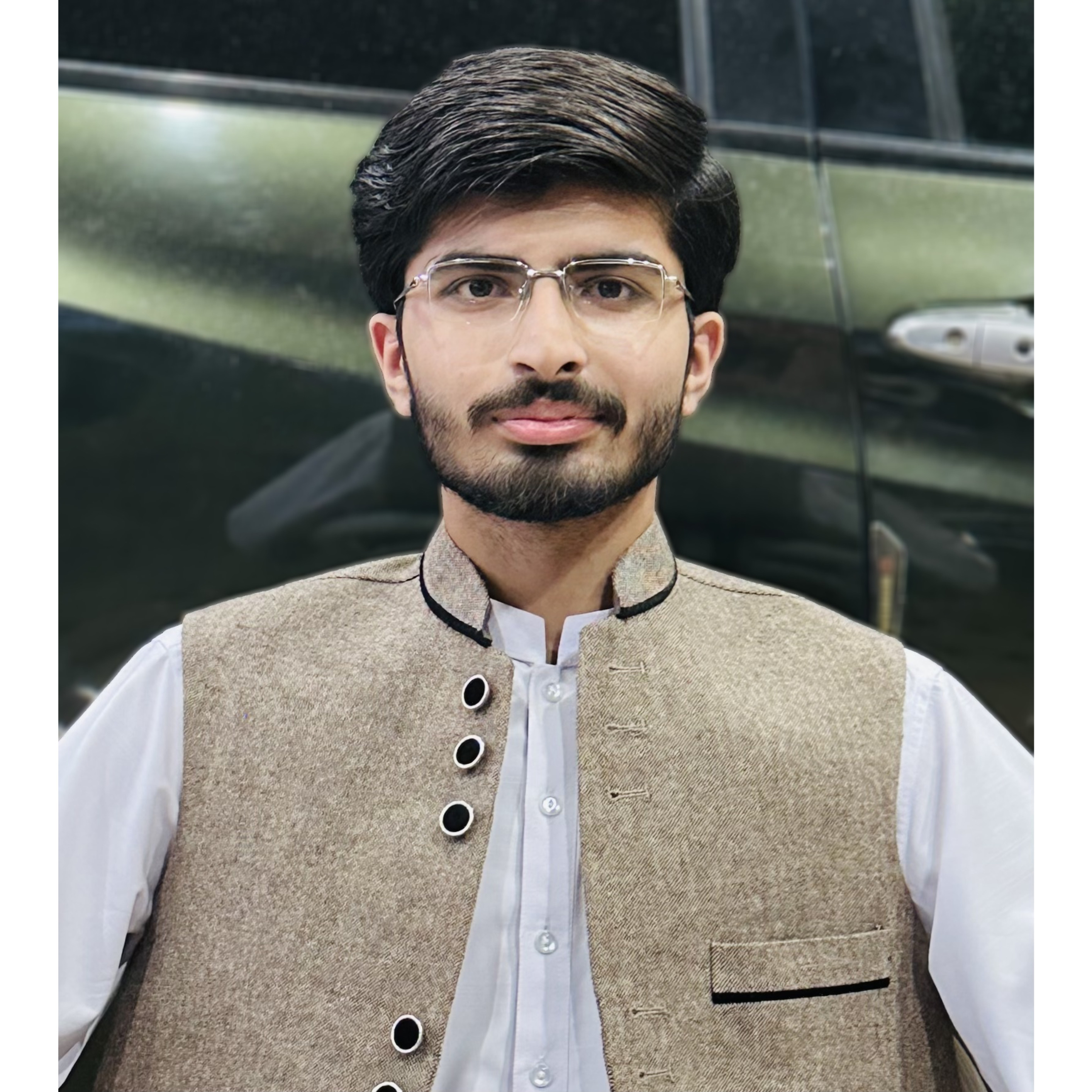 a picture of Ali Hassan smiling